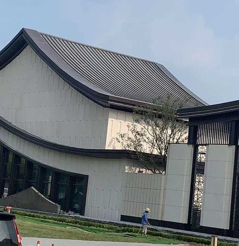 白银金属屋面板的常见类型有哪些？